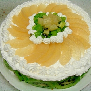 キウイと梨のデコレーションケーキ